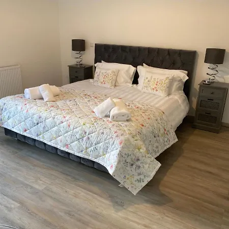 Remarkable 4-bed House In St Minver Rock